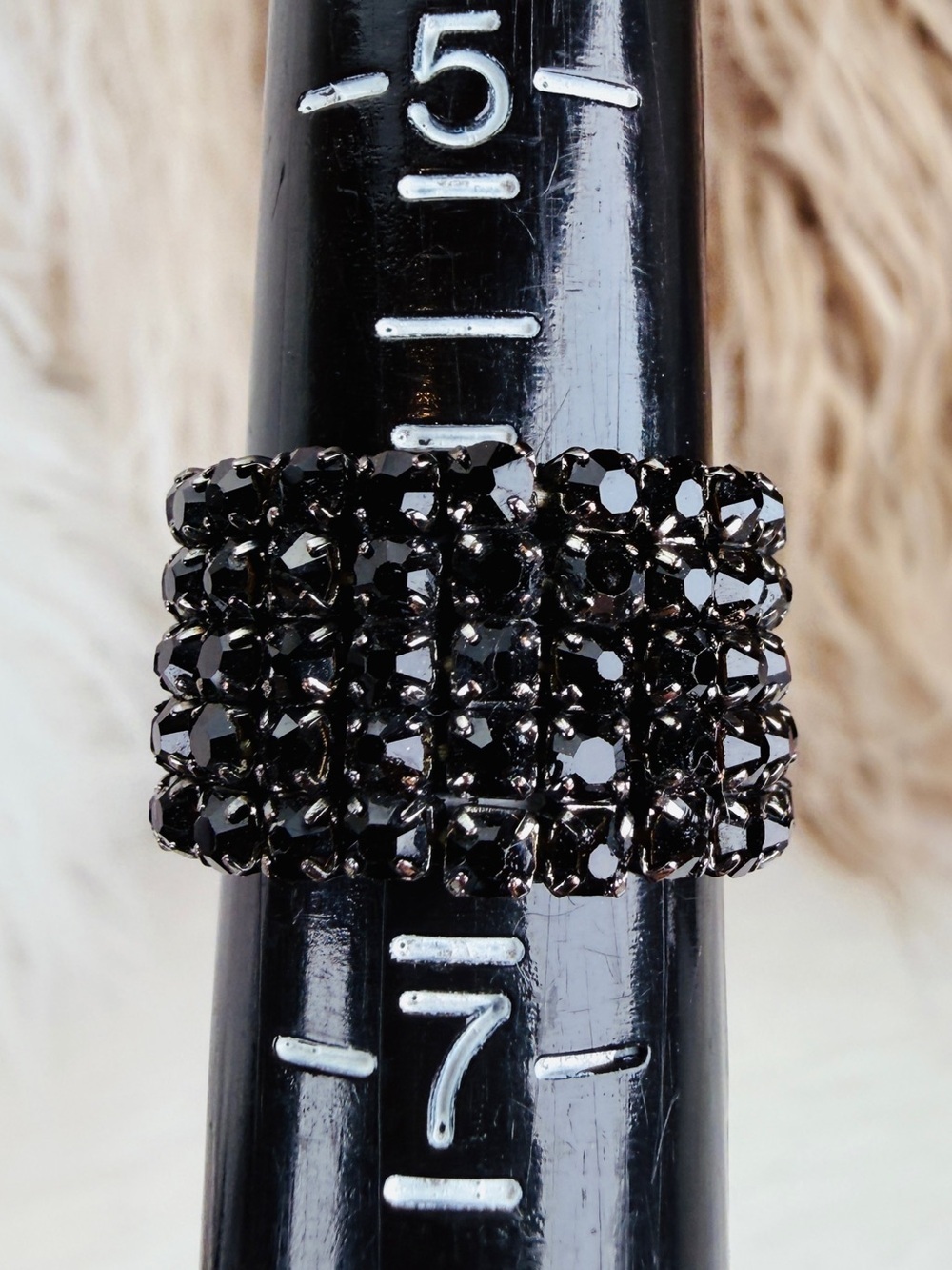 Black Crystal sz 6 Stretch Cluster Ring - Picture 3 of 4